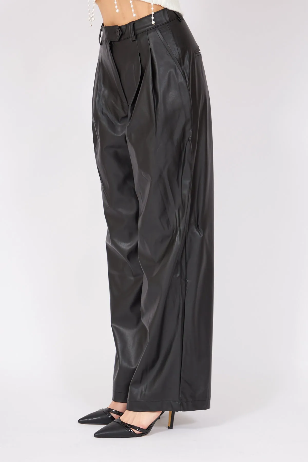 LOOSE CUT BLACK LEATHER TROUSERS