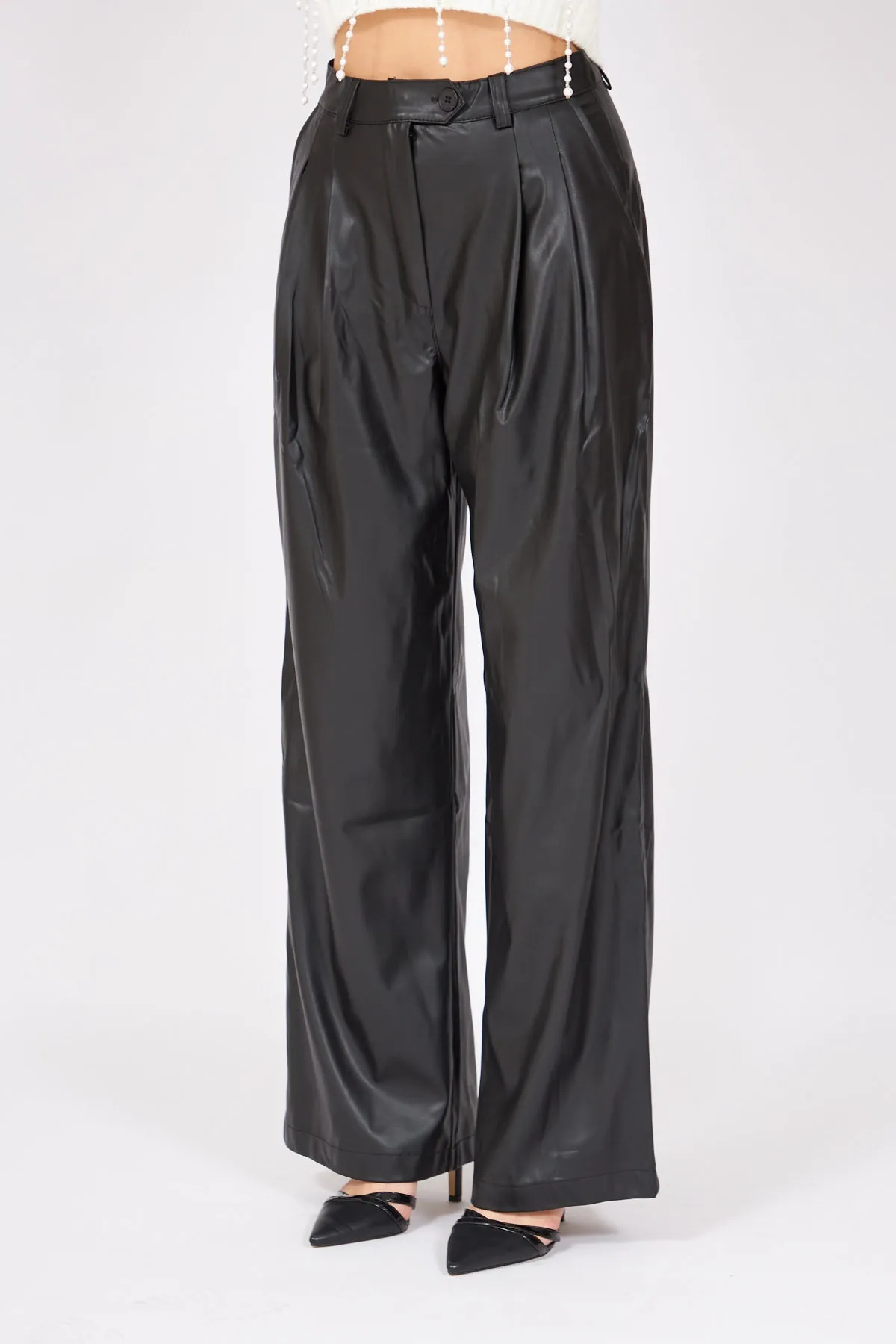 LOOSE CUT BLACK LEATHER TROUSERS