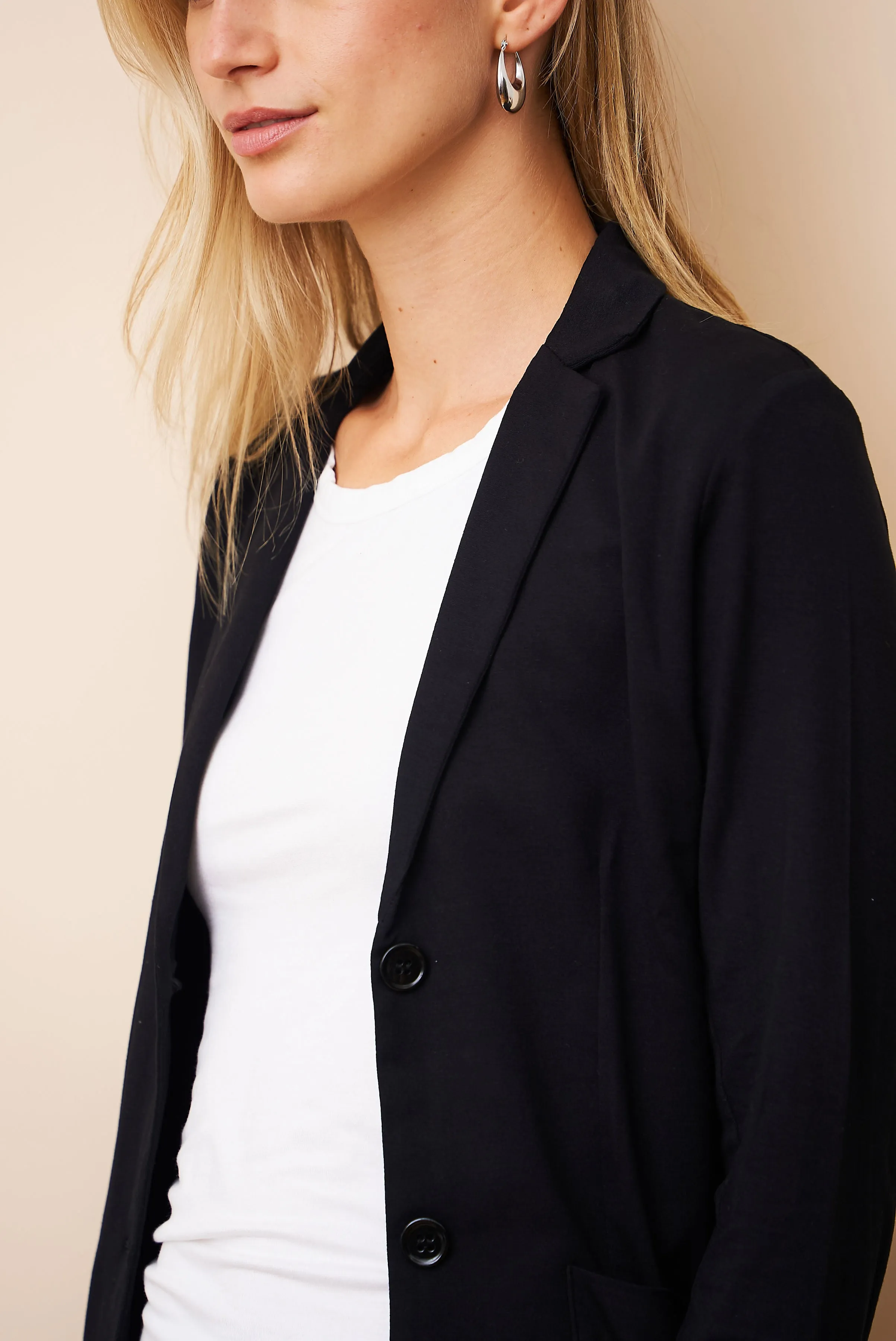 Soft Touch Two Button Blazer - Noir