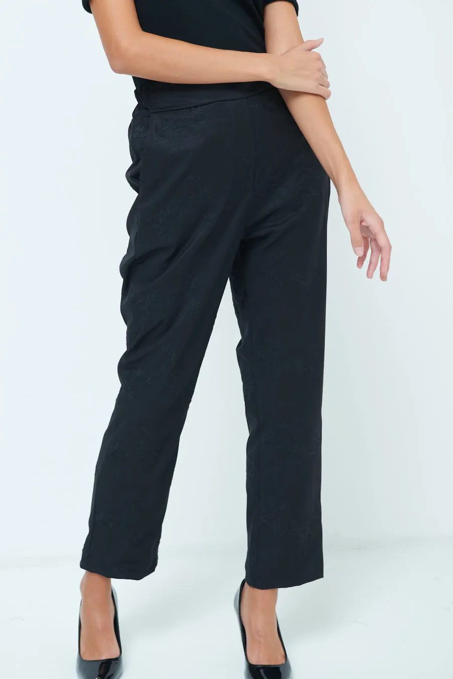 Tapered ankle trousers wholesale