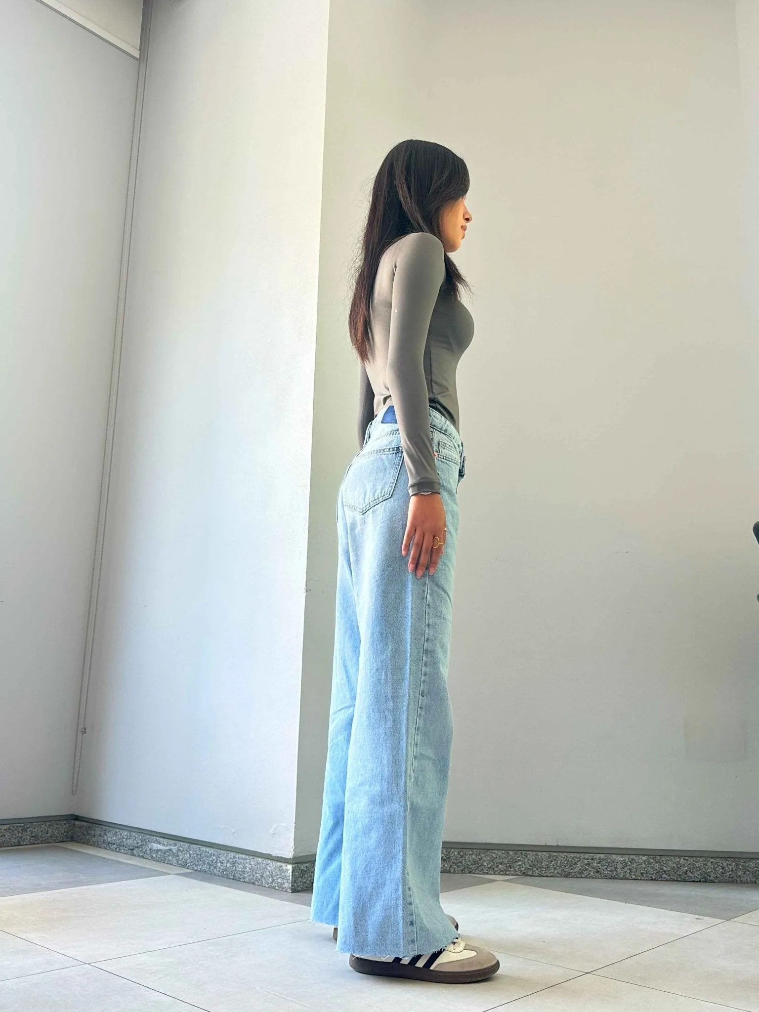 Wide Leg - Light Acid Blue Ankel Raw Hems Jeans.