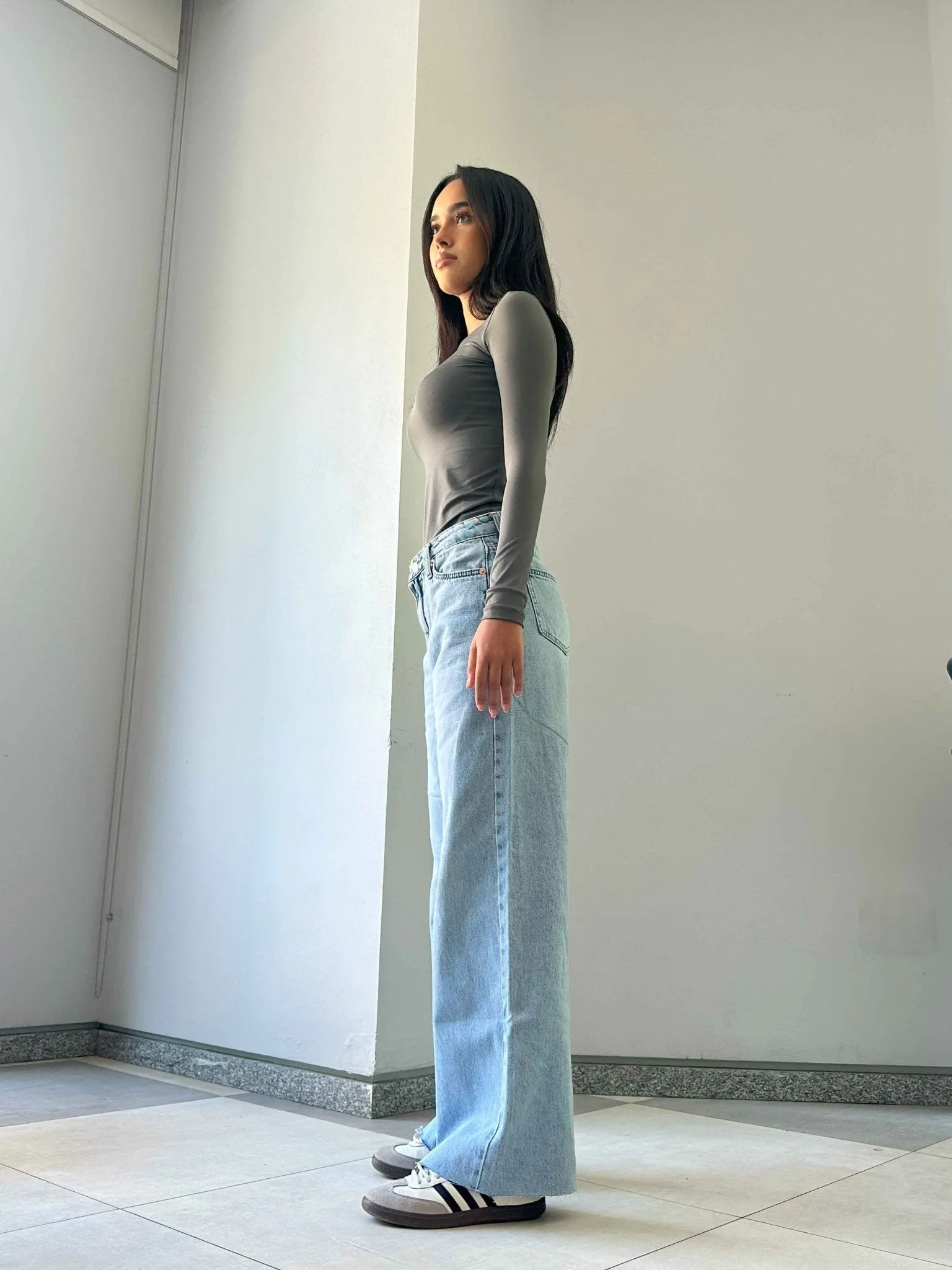 Wide Leg - Light Acid Blue Ankel Raw Hems Jeans.